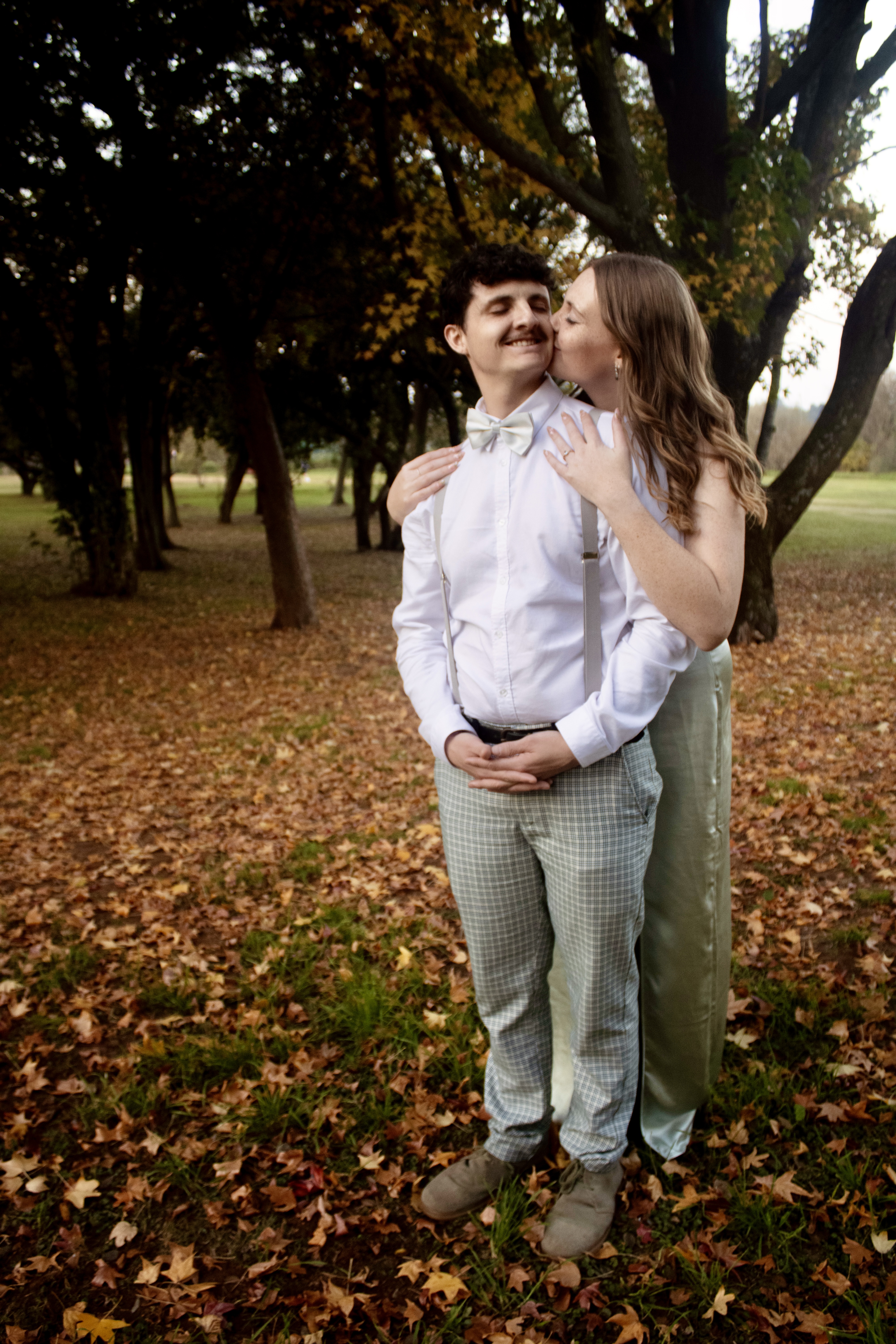 Hannah kissing Mitchell on the cheek